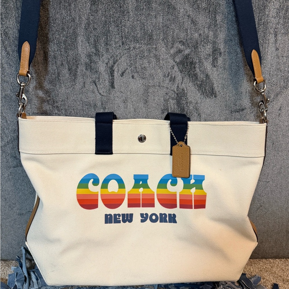 Authentic New Coach Tote bag
CHALK/SILVER Canvas with refined pebble
